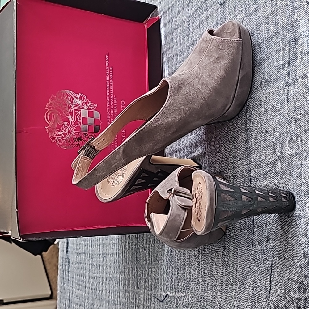 Vince Camuto Duran Peep Toe Heels Size 9.5